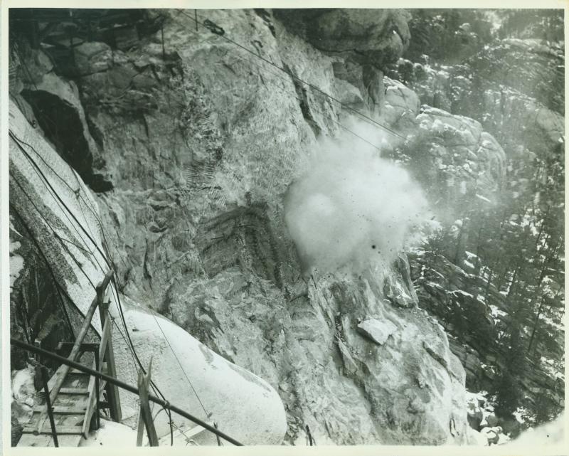 Black-Hills-SD/800x600_Mount_Rushmore construction 13.jpg